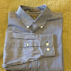 Eddie Bauer wrinkle free relaxed fit size M.